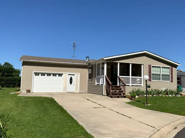 3 Maple Ln, Sandwich, IL 60548