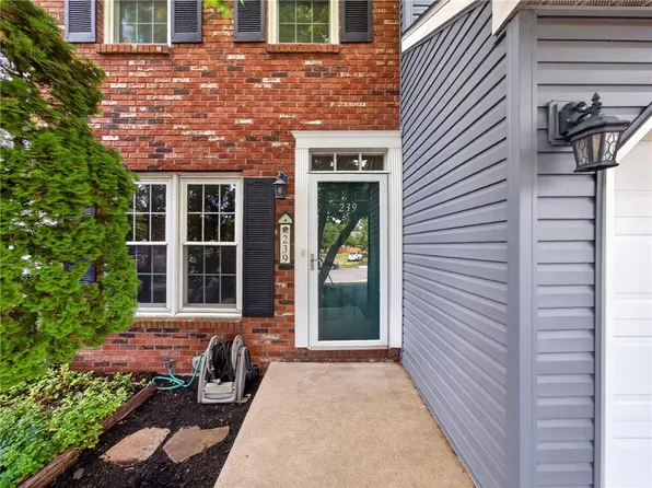 239 Village Walk Dr, Macungie, PA 18062