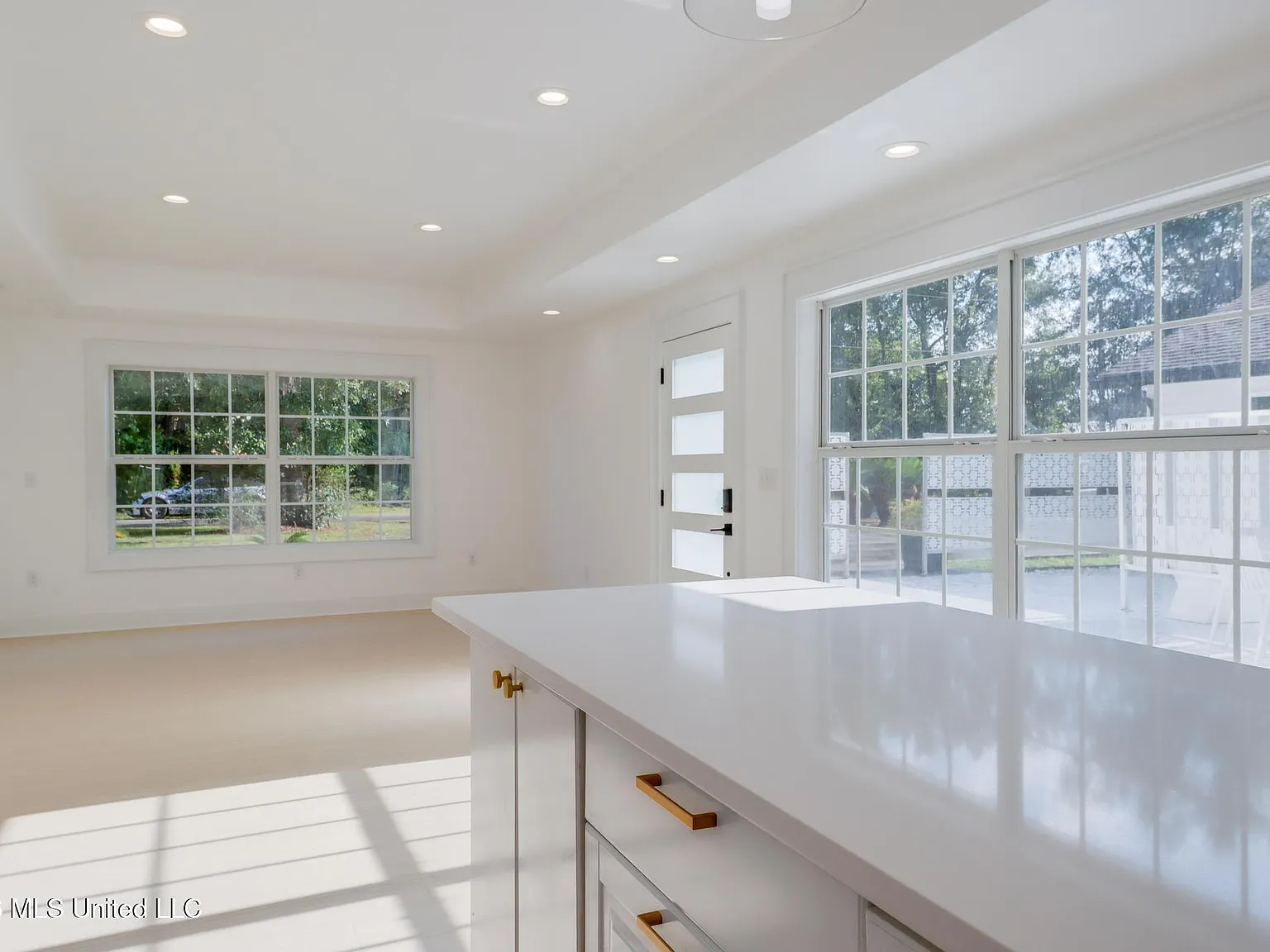 3 bed, 2.0 bath, 1100 sqft, $2,250 — Photo 4