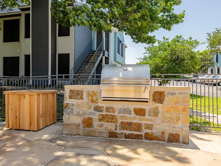 Woodhollow Apartment Homes — Photo 19