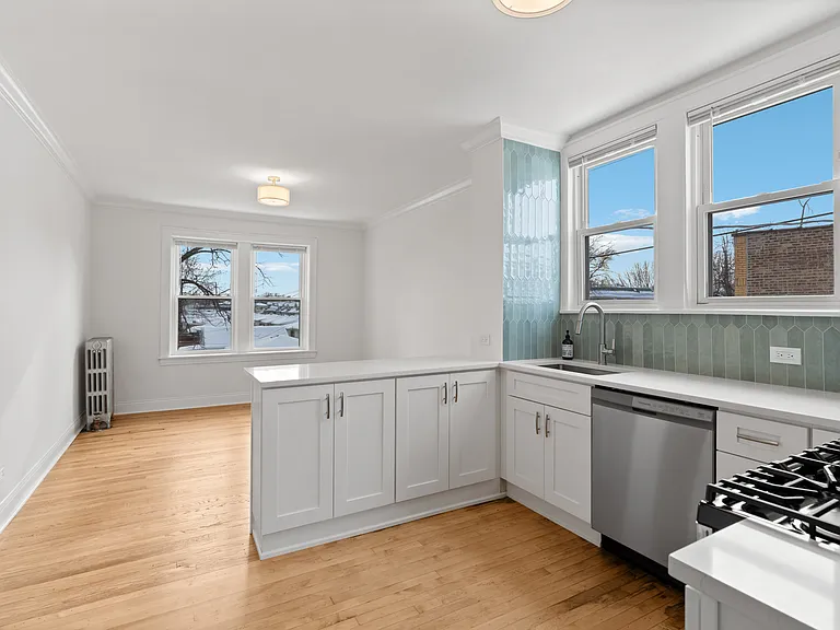 5408 W George St #2 — Photo 3