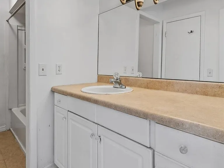 3502 Gardens East Dr #B — Photo 37