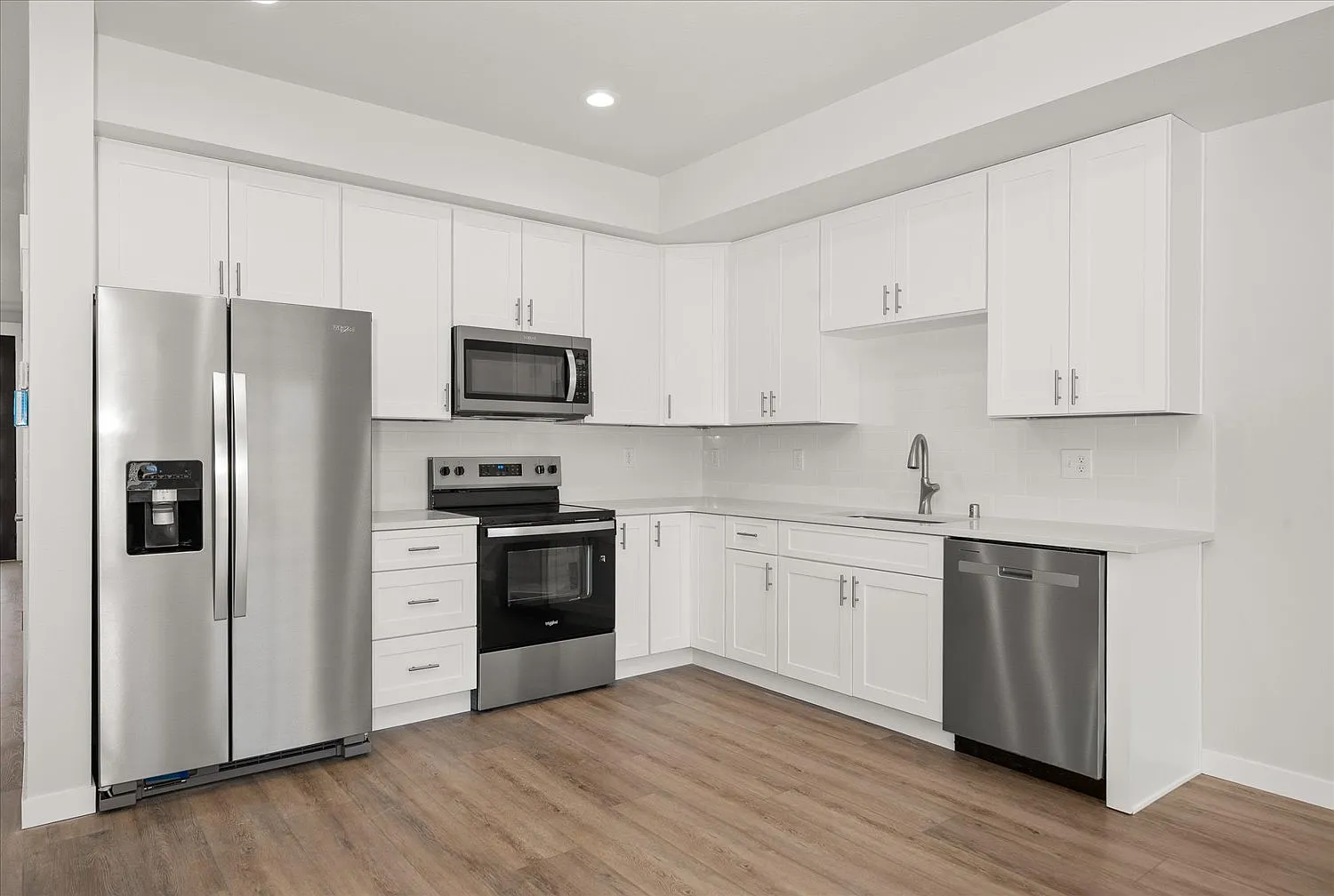 3 bed, 2.5 bath, 1480 sqft, $2,400 — Photo 2