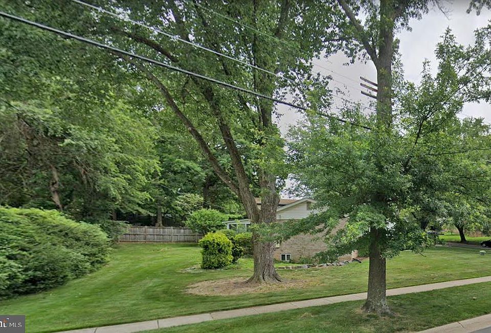 2nd image of 10715 Eastwood Ave