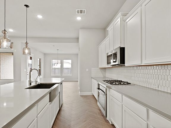 Beautiful backsplash and countertop