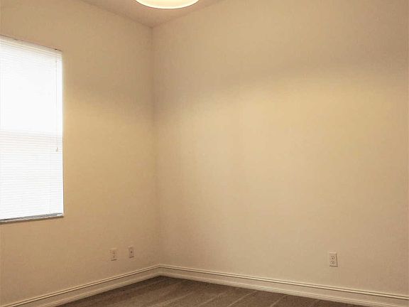 4th image of 5586 40th Ave