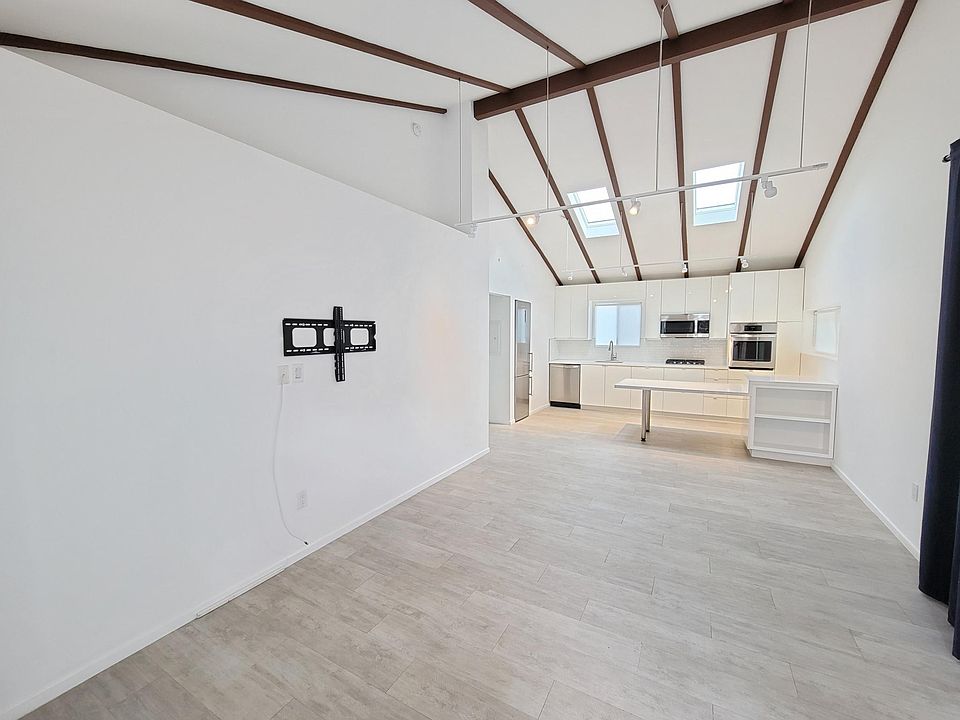 1st image of 2461 Oak St #1-A