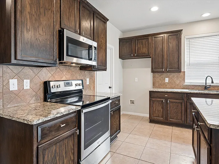 11589 Snyder Dr — Photo 6