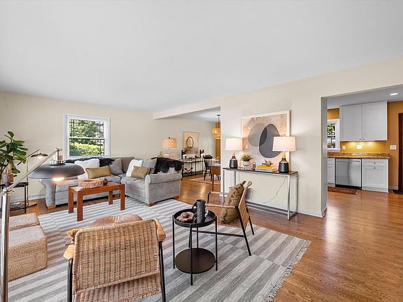 2nd image of 1077 Christopher COURT