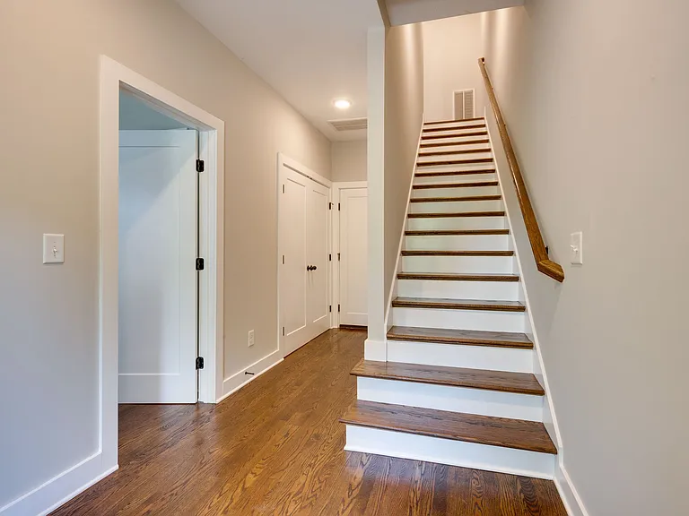 231 Thompson Park Dr — Photo 8