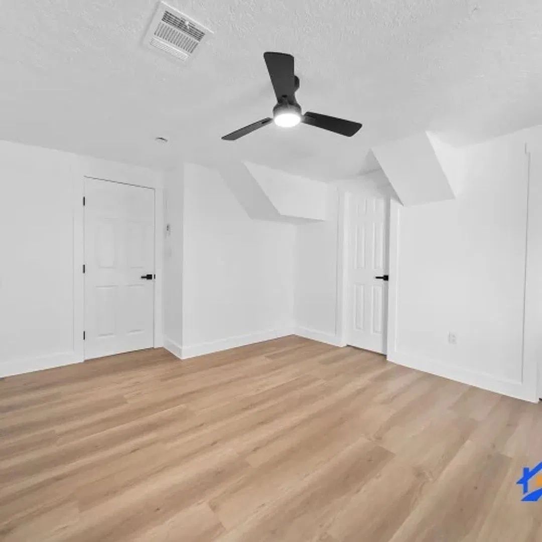 Spacious 4-Bedroom Home in Houston | 2407 Pannell St — Photo 2