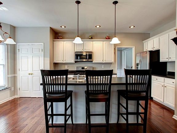 4th image of 4012 Union Walk Cir SE