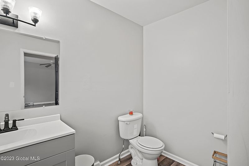 4th image of 5 Stephen Street