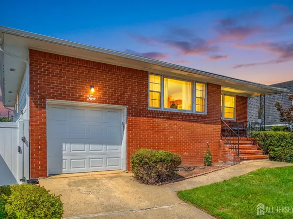 2 Carlton St, Carteret, NJ 07008