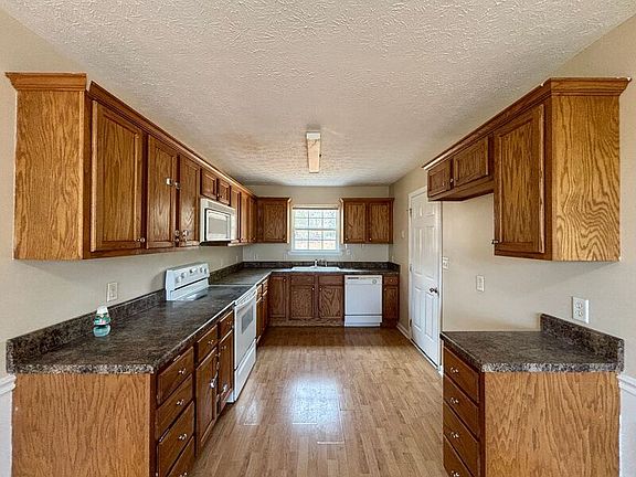 4th image of 323 Windsong Dr