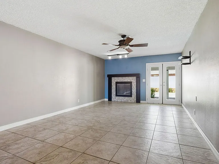 4561 Paseo El Rio Dr — Photo 12