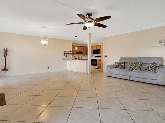 3rd image of 3586 La Playas Ct APT B-1