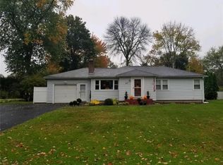 647 Beverly Dr, Webster, NY