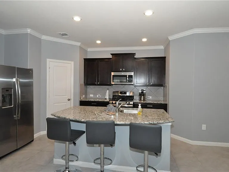 13911 Madrigal Ln — Photo 12