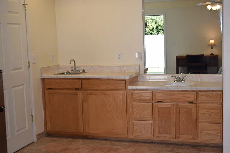 University Pointe Apartments — Photo 11