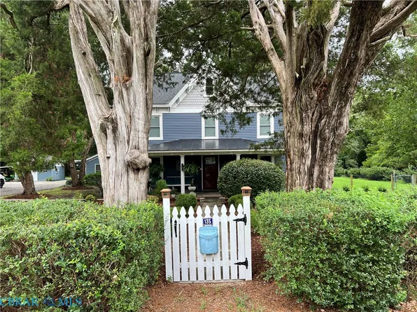 135 Lovers Ln, Deltaville, VA 23043
