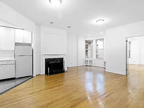 3rd image of 40 E 65th St #4-R