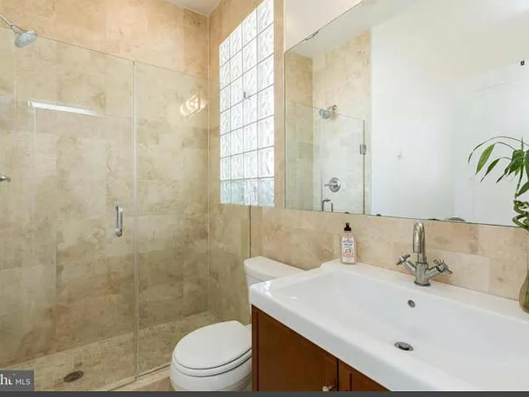 1531 Park Rd NW #5 — Photo 9