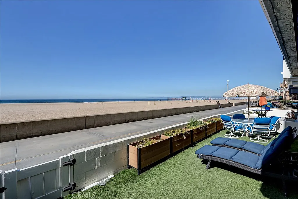 2 bed, 1.5 bath, 1300 sqft, $6,900 — Photo 3