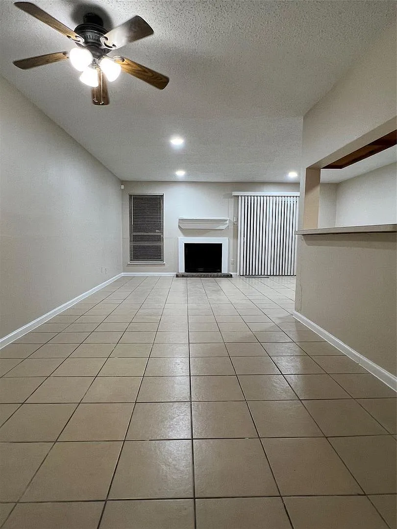 3 bed, 2.5 bath, 1786 sqft, $1,200 — Photo 4
