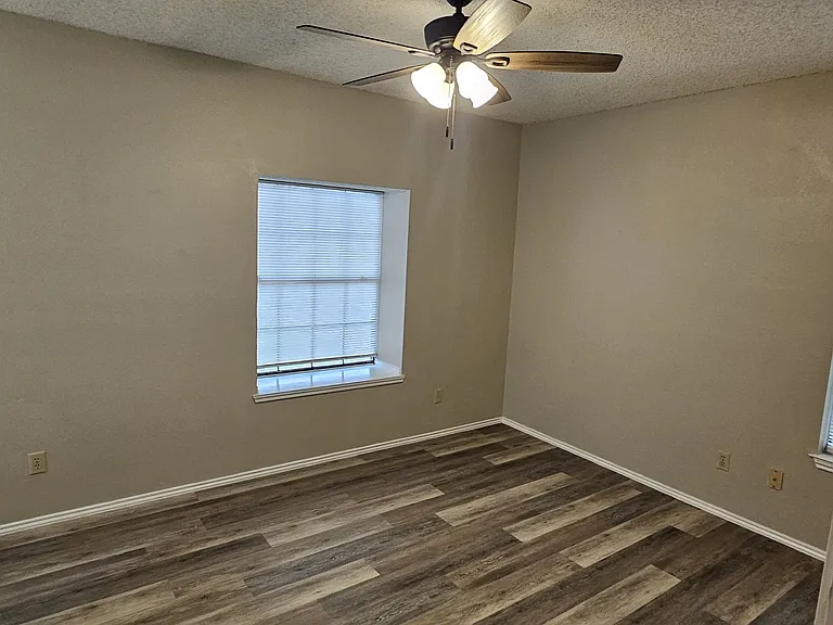 618 Canterbury St — Photo 11