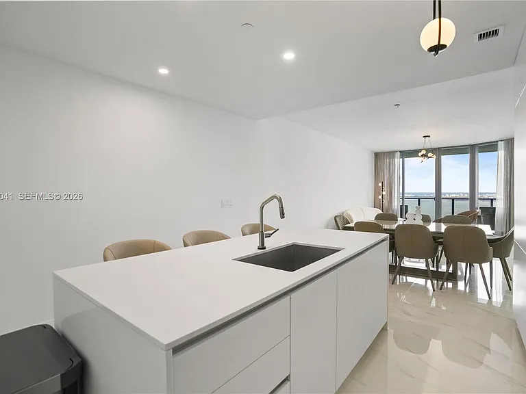 700 NE 24th St #3905 — Photo 9
