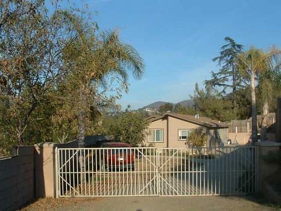 3rd image of 2140 Primrose Ave