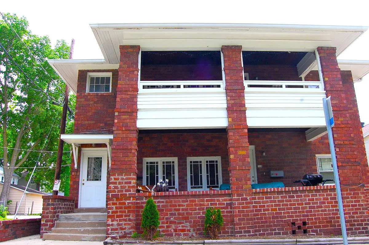 705 N Prairie St photo 1