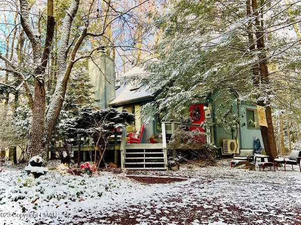1560 Crestview Ln, Pocono Pines, PA 18350