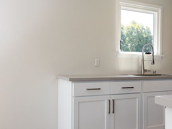 4th image of 4814 Templeton St #3