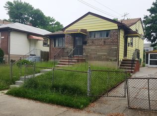 7-11 123rd St, College Point, NY 11356