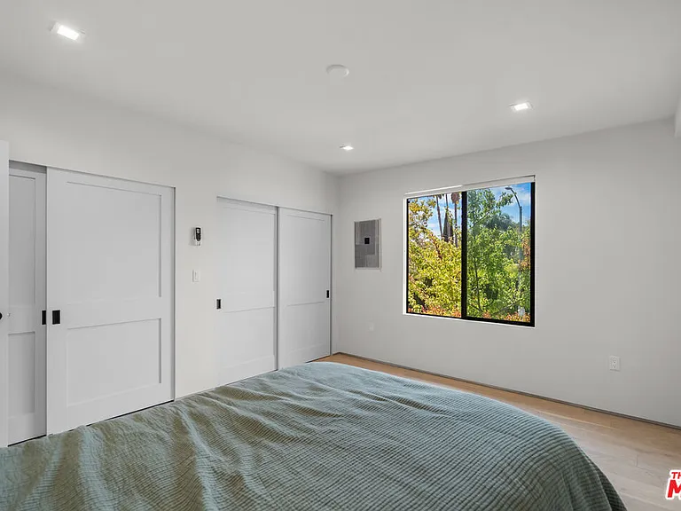 838 N Mansfield Ave #201 — Photo 24