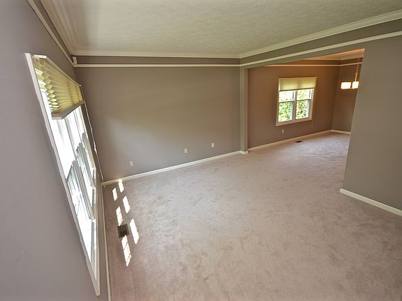 5th image of 10361 Foxwood Dr W