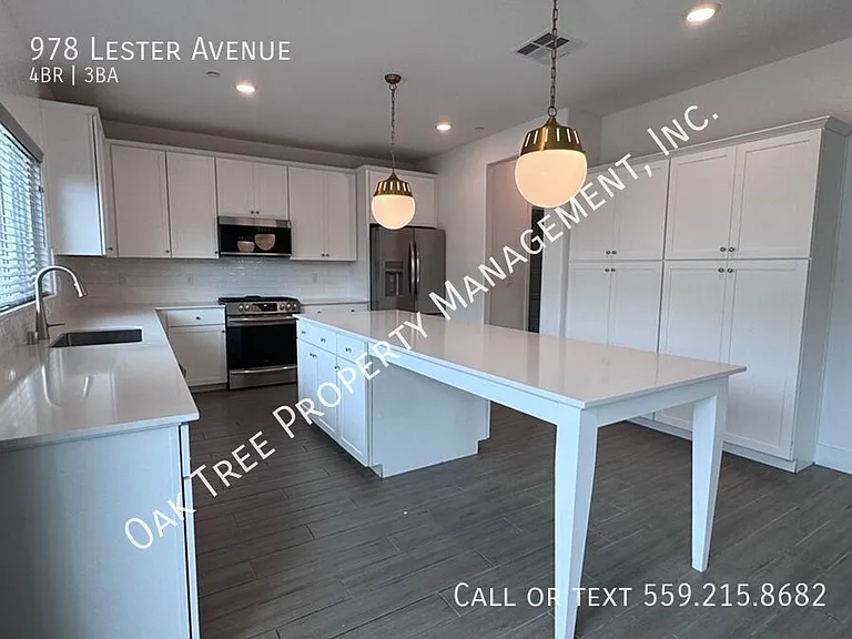 978 Lester Ave — Photo 3