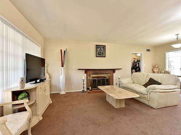 4th image of 1830 Encino Ave