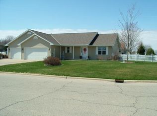 511 Alpine Dr, Oconto Falls, WI 54154