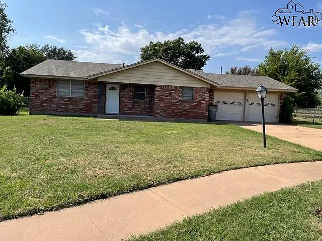 3 bed, 2.0 bath, 1293 sqft, $1,495 — Photo 1