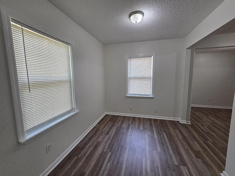 1495 Alta Vista Ave — Photo 3
