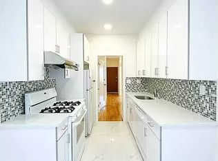28-17 41st St #3, Astoria, NY 11103
