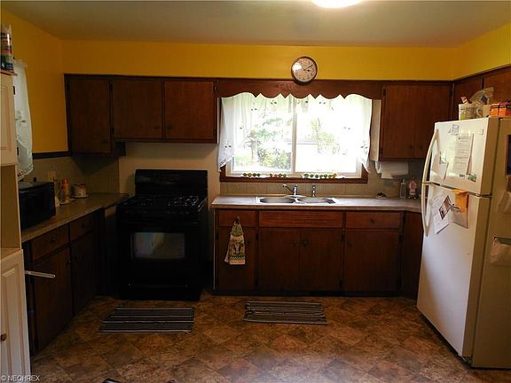 4th image of 406 Knollwood Ave