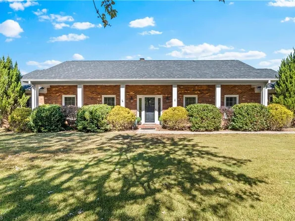 1105 Kingswood Dr, Kernersville, NC 27284