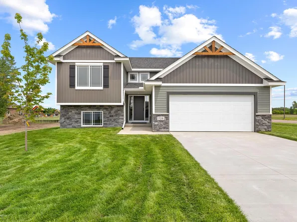 718 Margaret Ln NE, Isanti, MN 55040