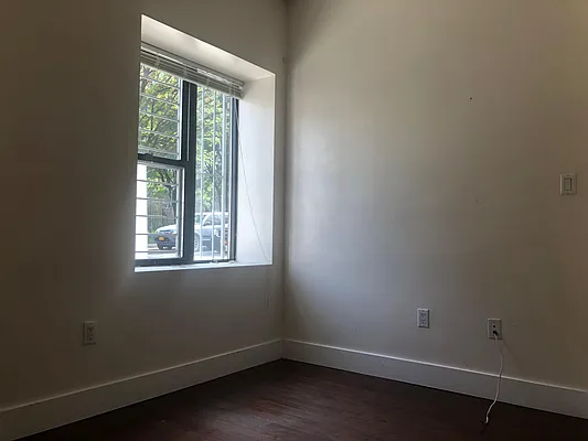 Rented by Premier Metro Realty Corp | media 4