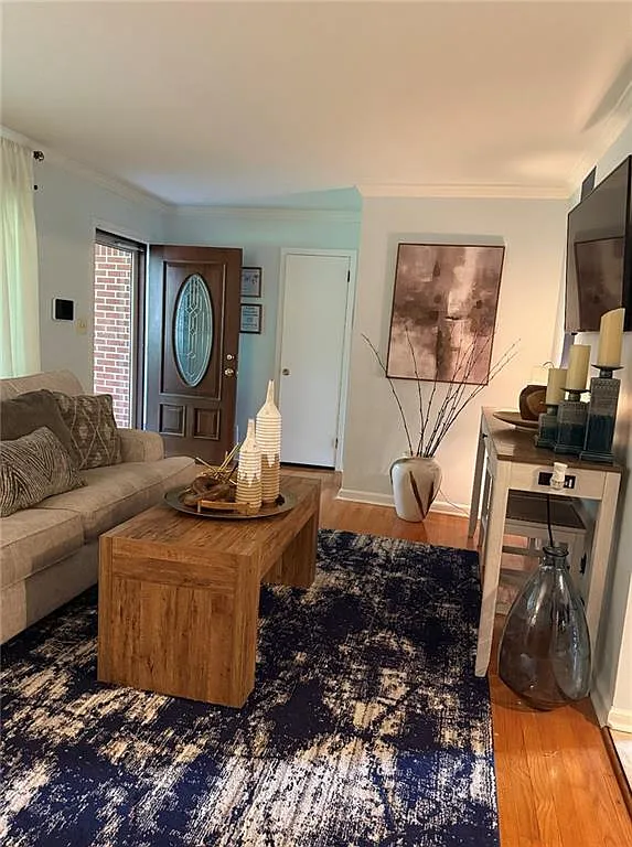3 bed, 2.0 bath, 1343 sqft, $1,800 — Photo 2