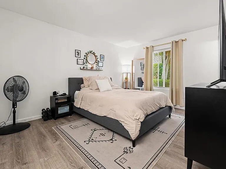 4800 Williamsburg Ln #140 — Photo 4
